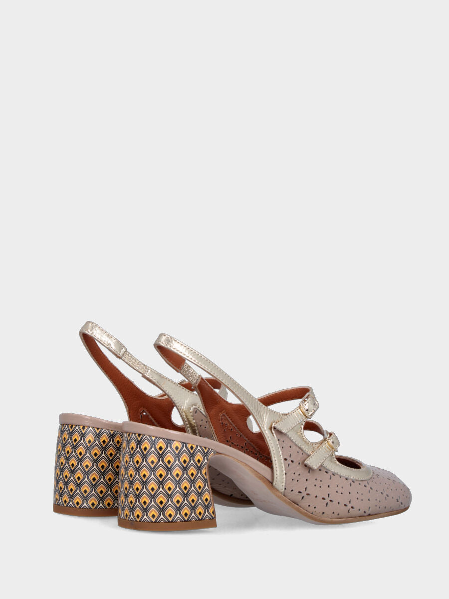 Slingback in naplak color avena con cinturini platino e punta tonda