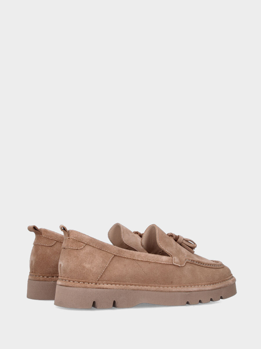 Mocassino in velour marrone con nappine e suola extralight