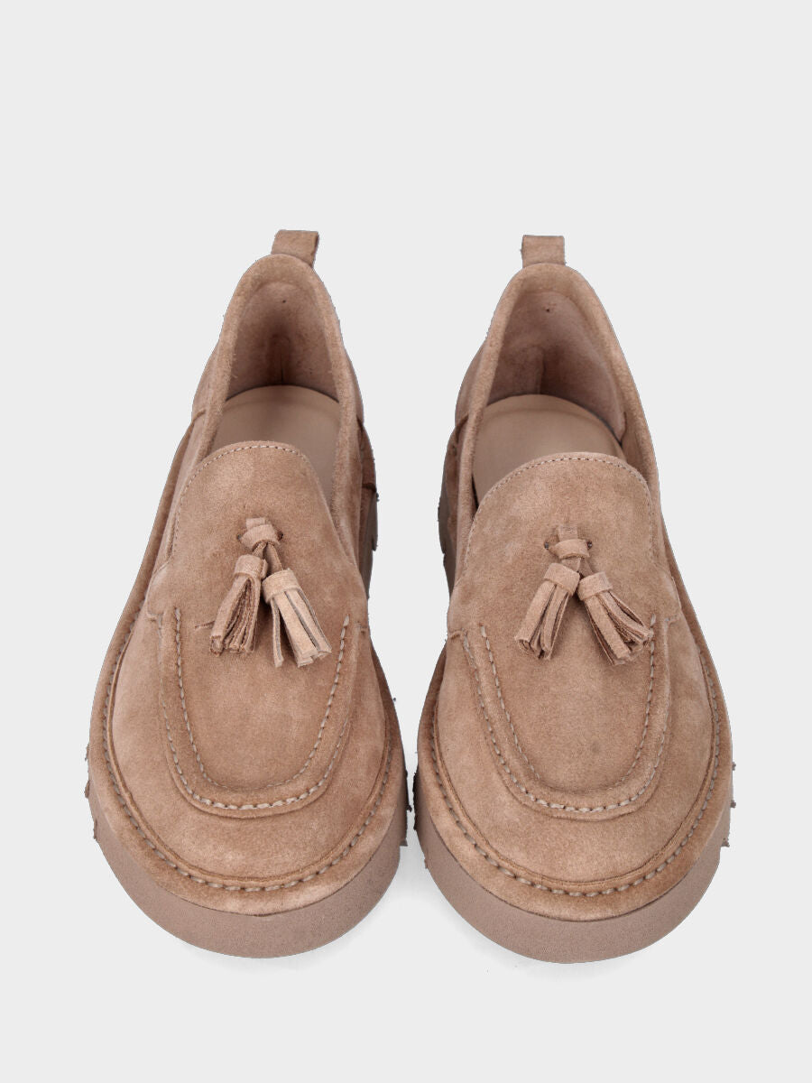 Mocassino in velour marrone con nappine e suola extralight