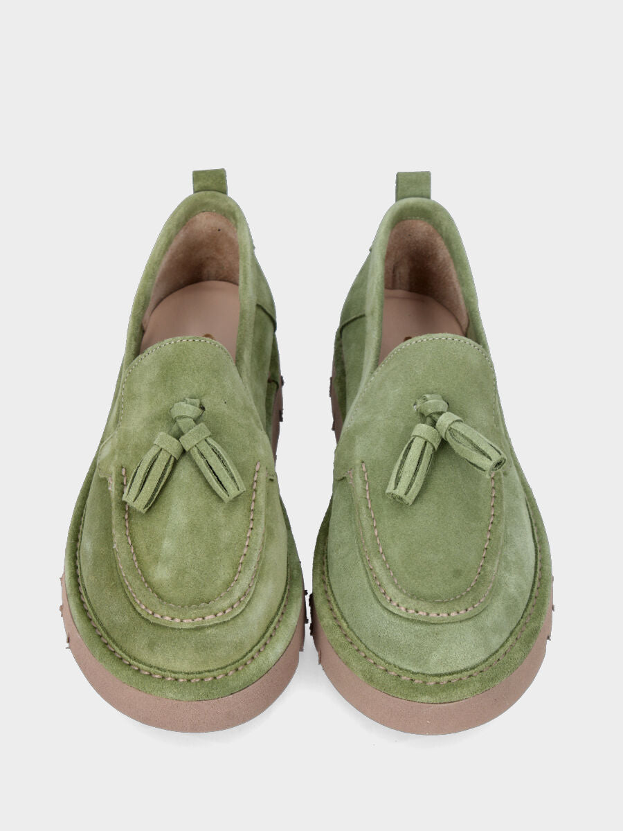 Mocassino in velour verde con nappine e suola extralight