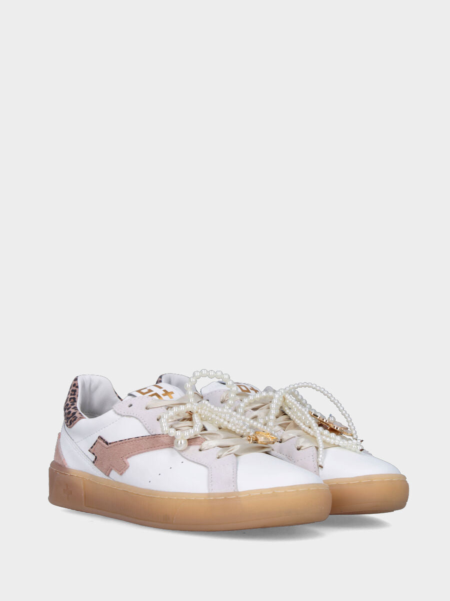 Sneaker in vitello bianco con toppone leopardato e lacci in perle e raso