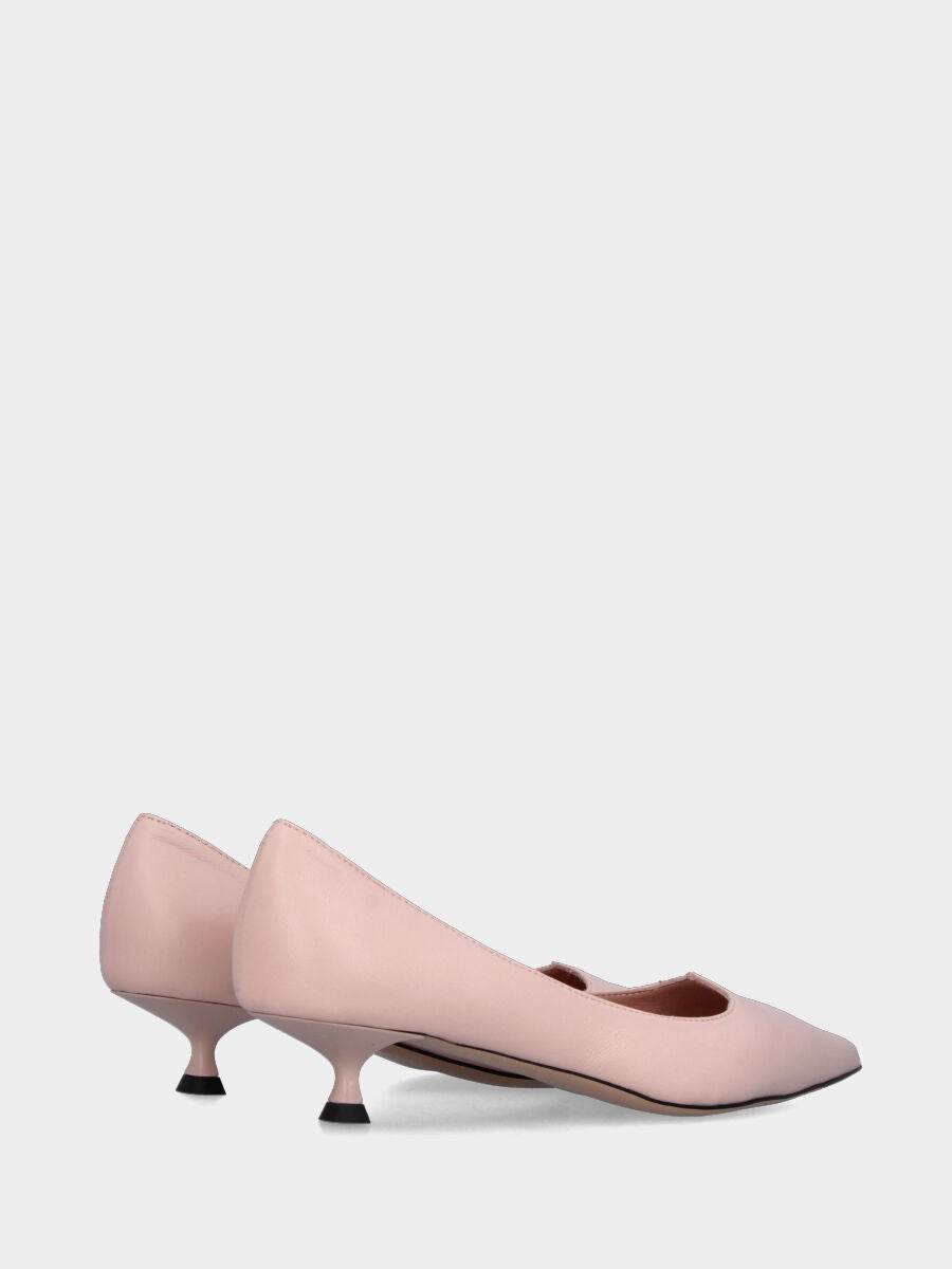 Pumps in powder pink nappa leather with wave neckline