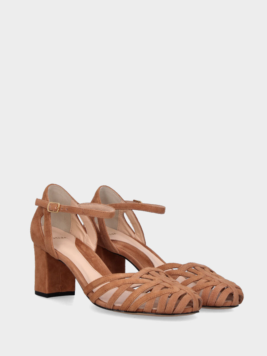 Escarpins en suède couleur camel avec lanières croisées et talon bloc