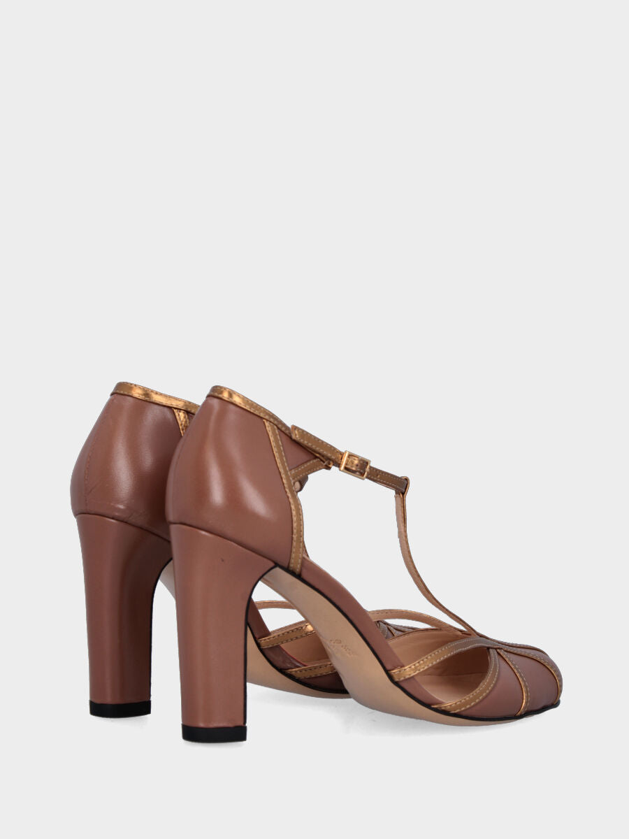 Charleston in vitello mocha con listini oro antico e tacco largo