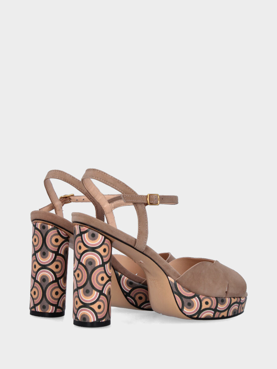 Sandalo in velour beige con tacco a colonna e plateau