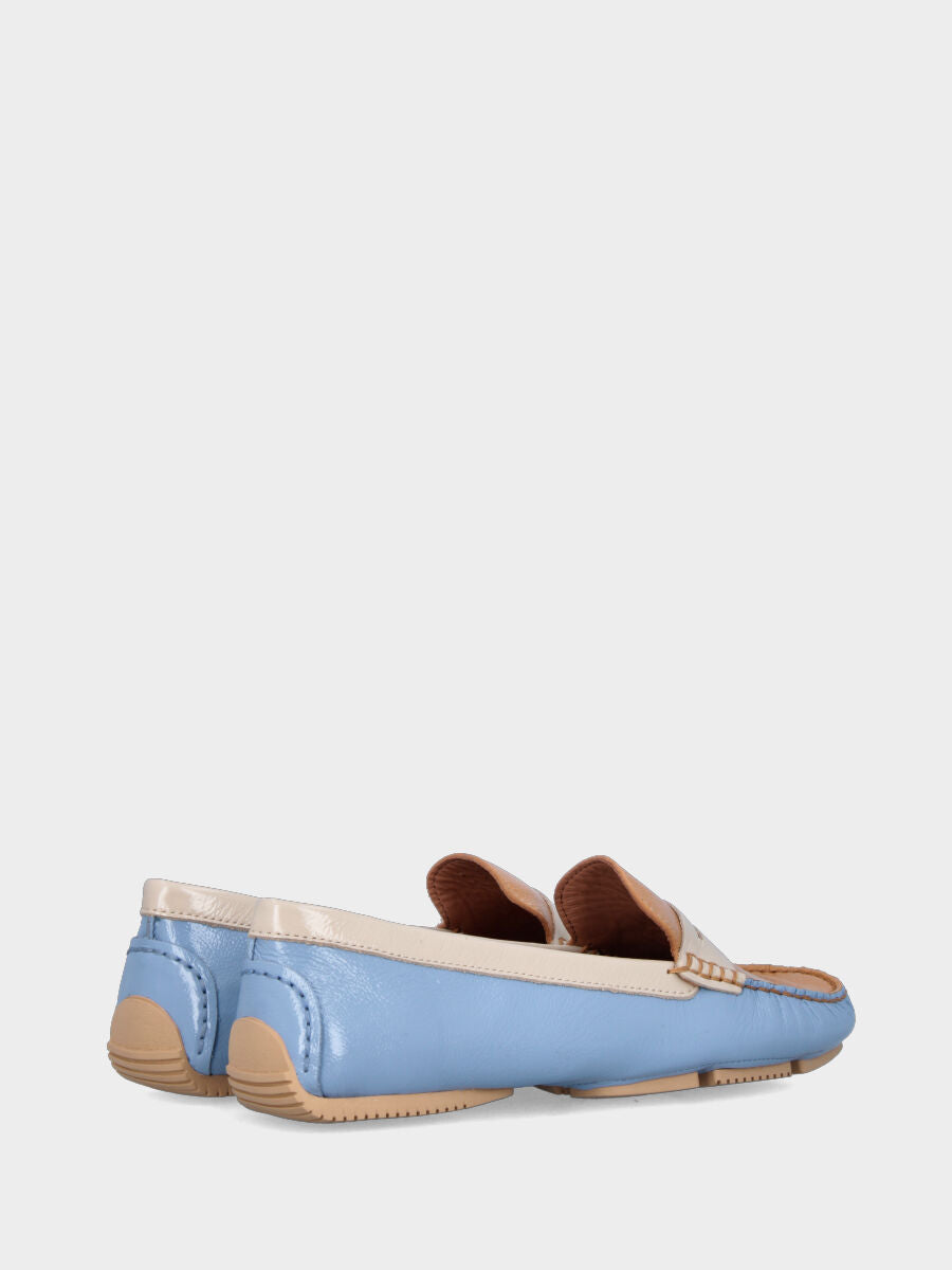 Mocassino in naplak multicolor celeste e beige con vaschetta cucita