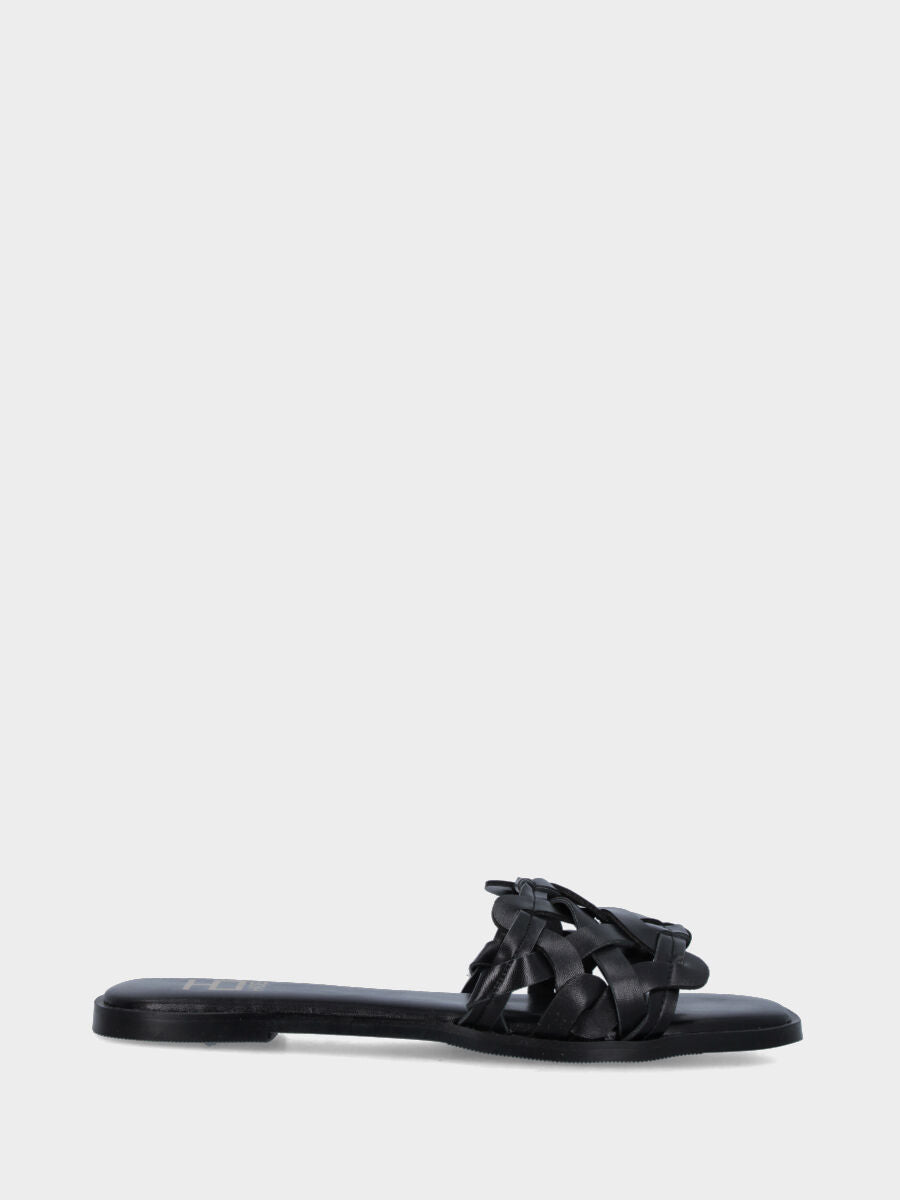 Ciabattina in vitello nero con listini ondulati e incrociati