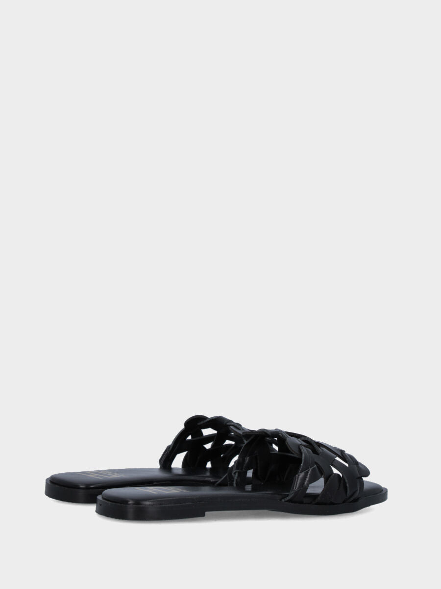 Ciabattina in vitello nero con listini ondulati e incrociati