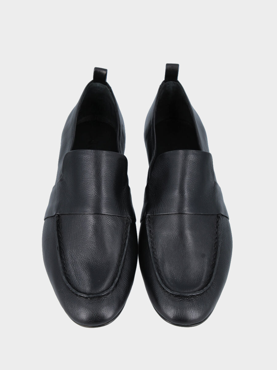 Mocassino in nappa nera con vaschetta cucita