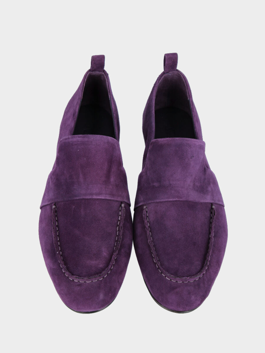 Mocassino in camoscio viola con pattina sovrapposta e cucitura adler