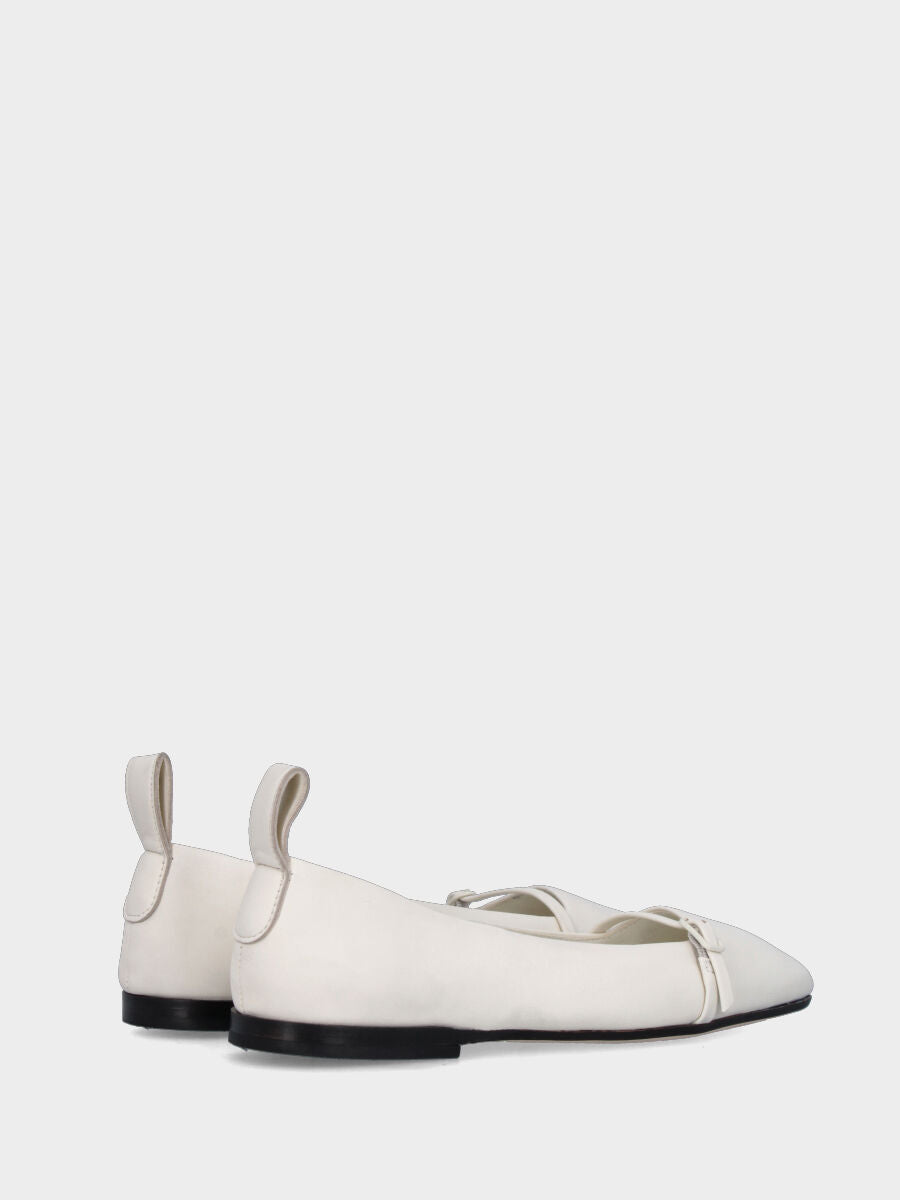 Ballerina in nappa bianco latte con cinturino in pianta