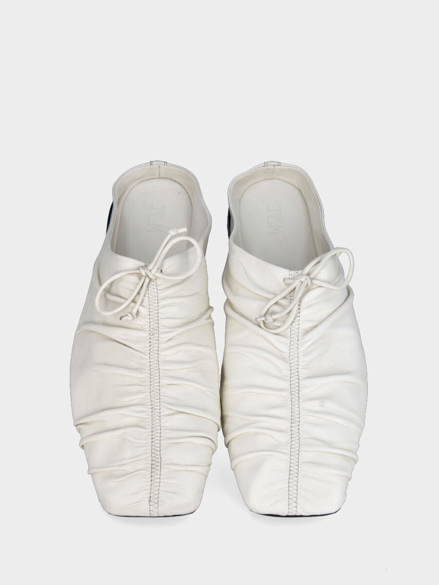 Sabot in nappa bianco latte con fiocchetto e tacco flat