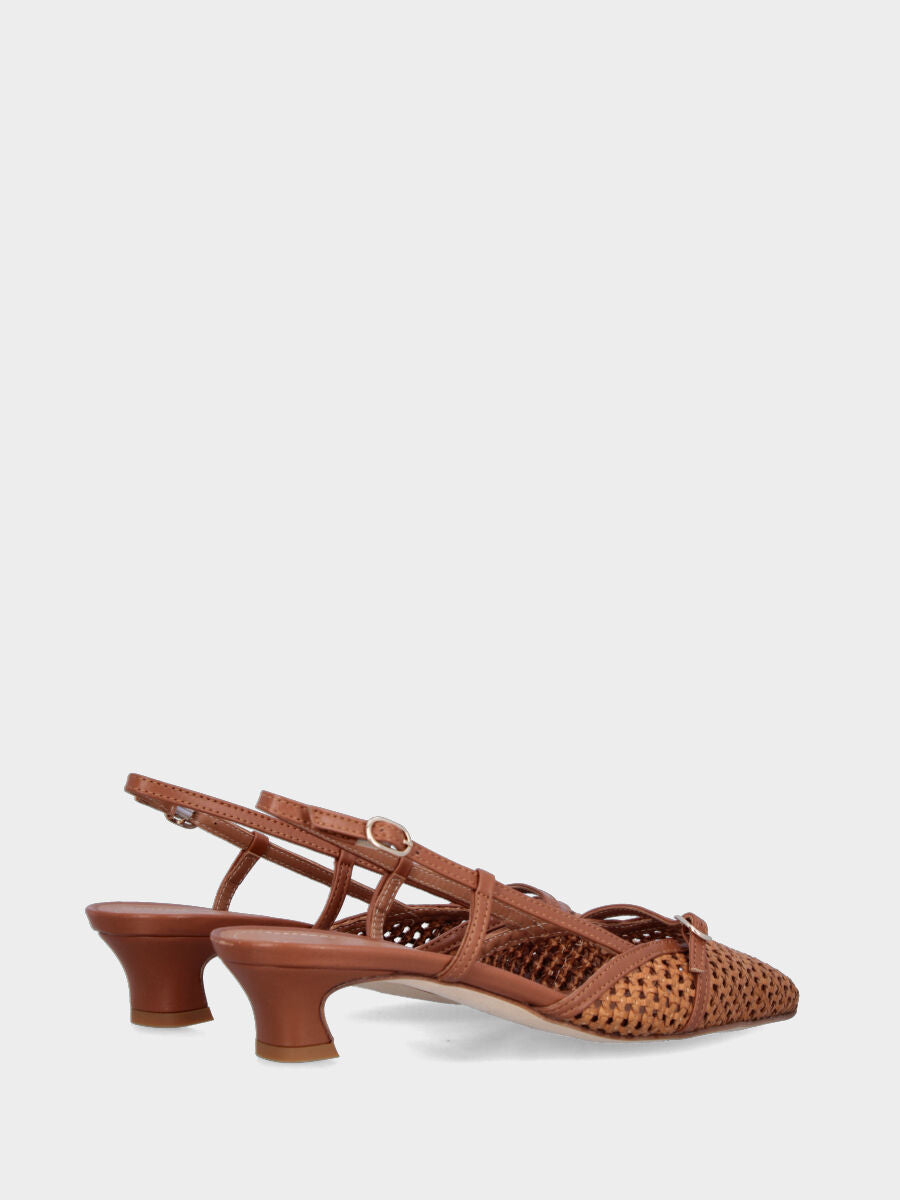 Slingback in rafia color cuoio con cinturino e tacco a coda