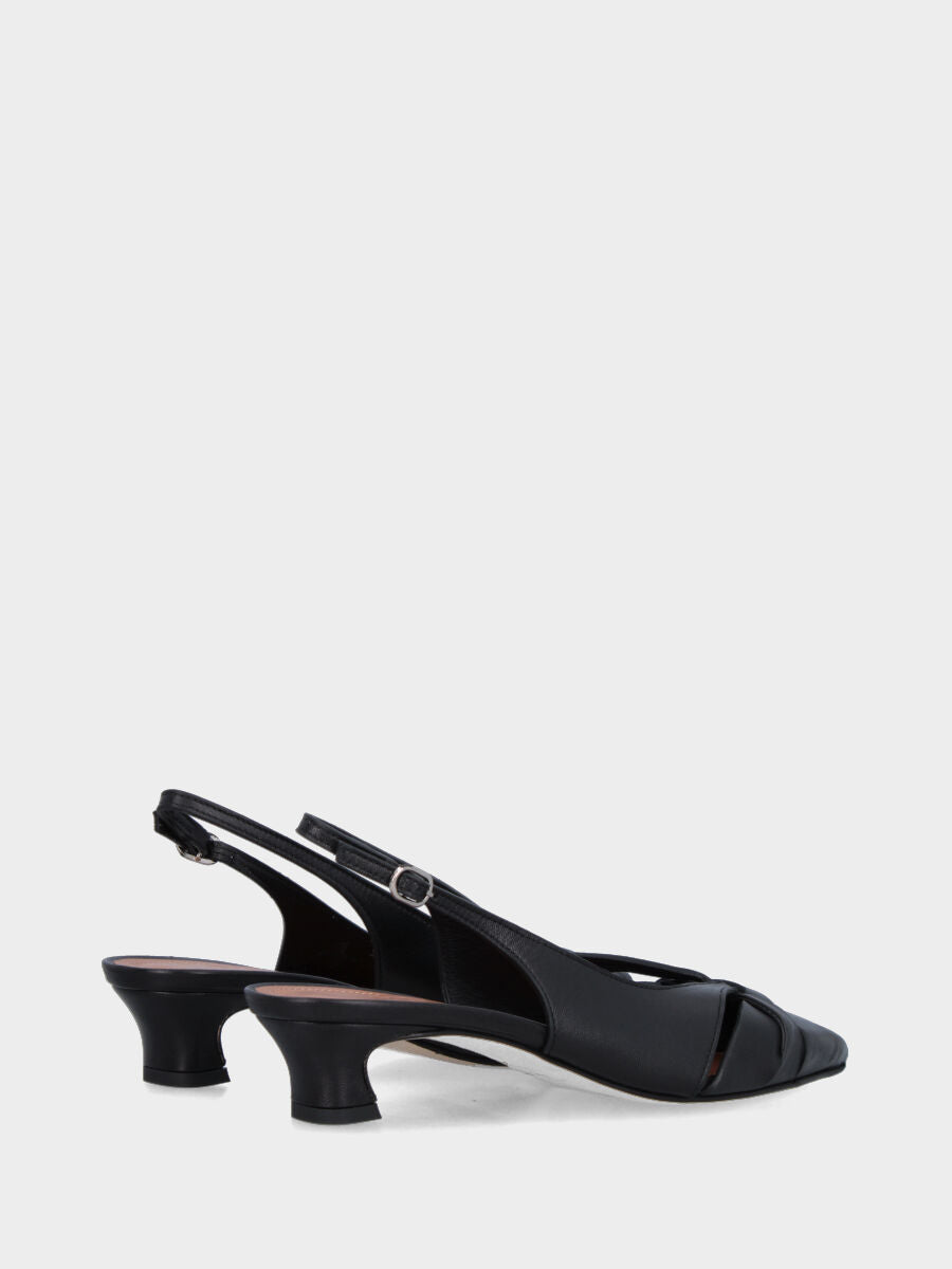 Slingback in nappa nera con fascette incrociate e tacco a coda