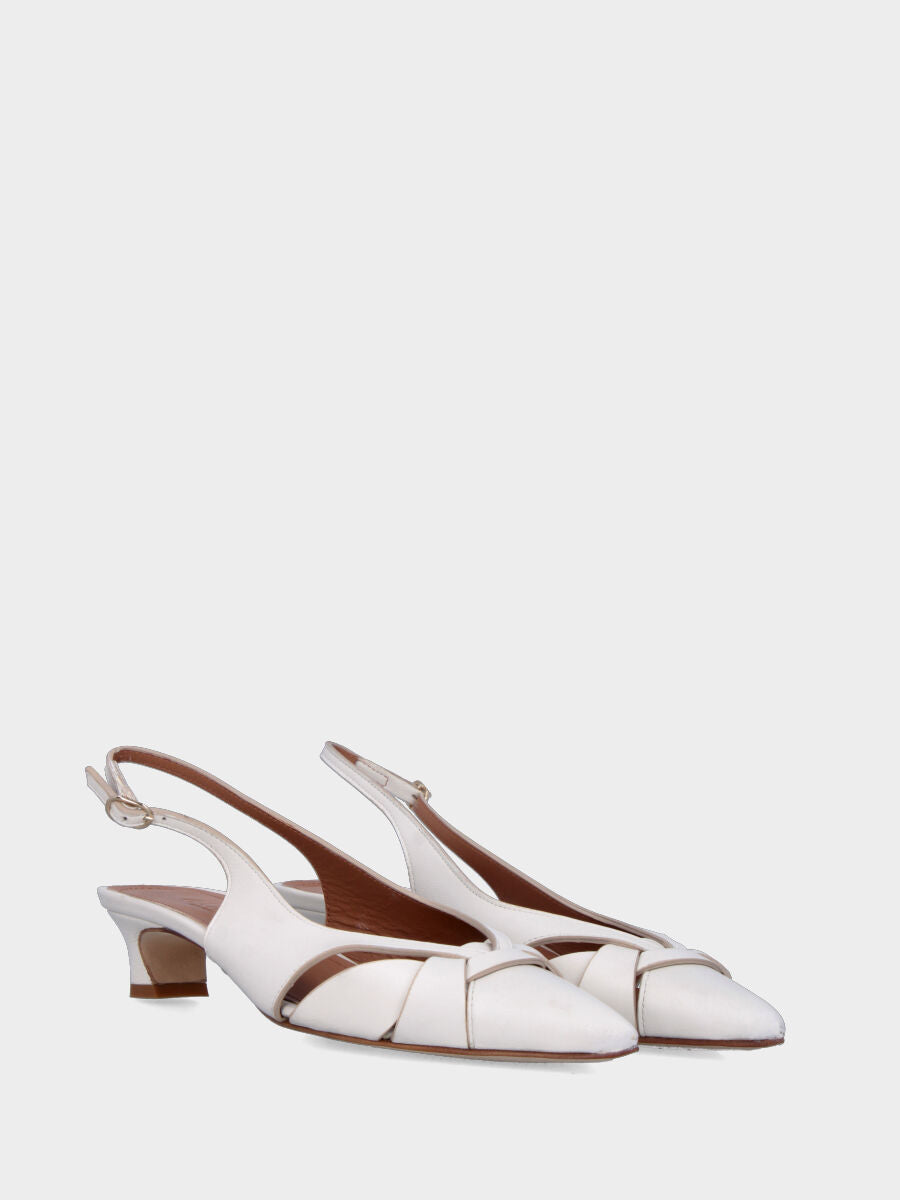 Slingback in nappa bianco latte con fascette incrociate e tacco a coda