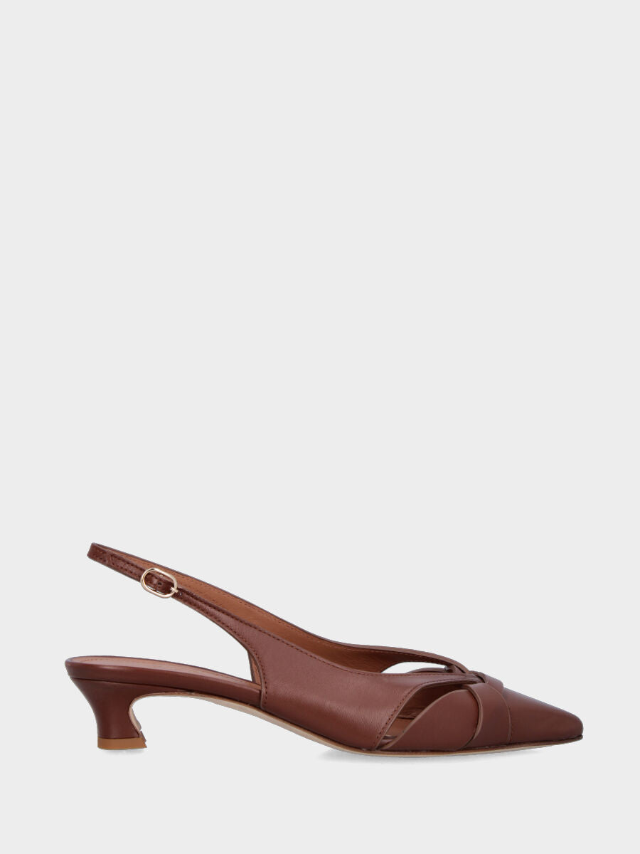 Slingback in nappa marrone con fascette incrociate e tacco a coda