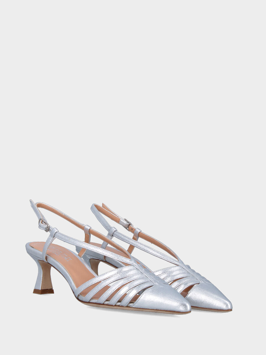 Slingback in laminato argento con listini a Y