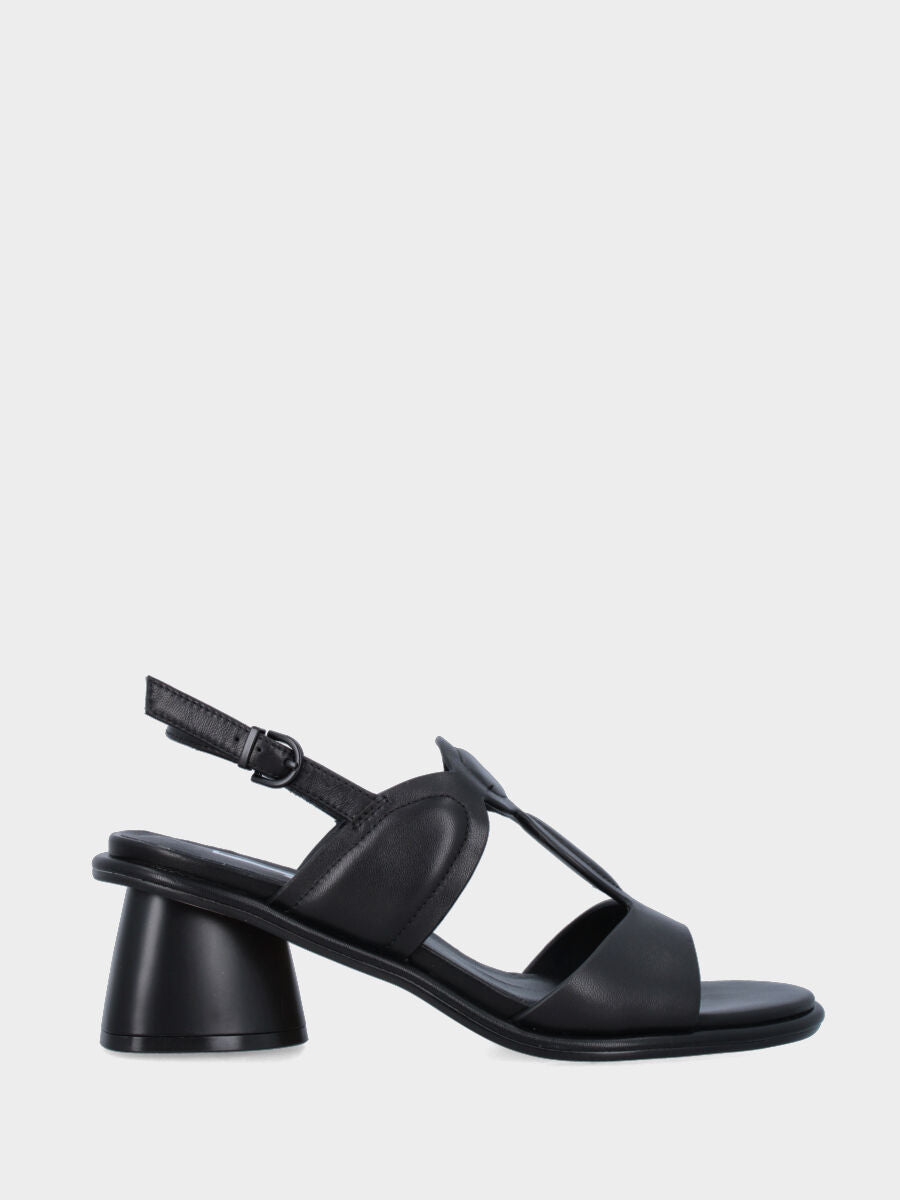 Sandalo in nappa nera con imbottiture ovali e tacco a blocco