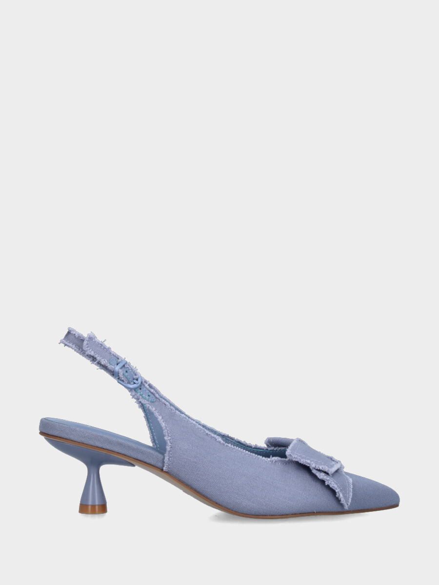 Slingback in tessuto celeste con fiocco sullo scollo e tacco a calice