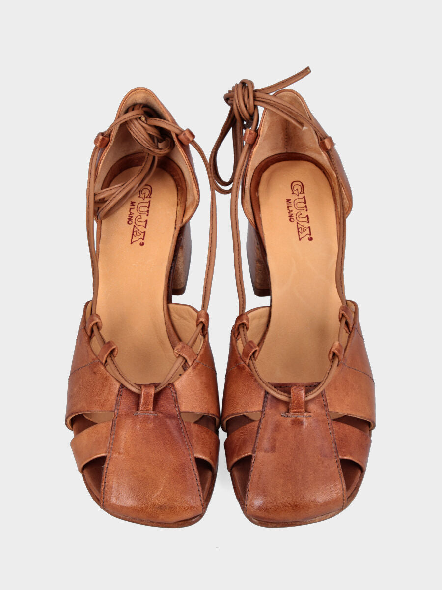Sandalette aus Kalbsleder in Lederfarbe mit Knöchelriemen und Monoblock-Absatz
