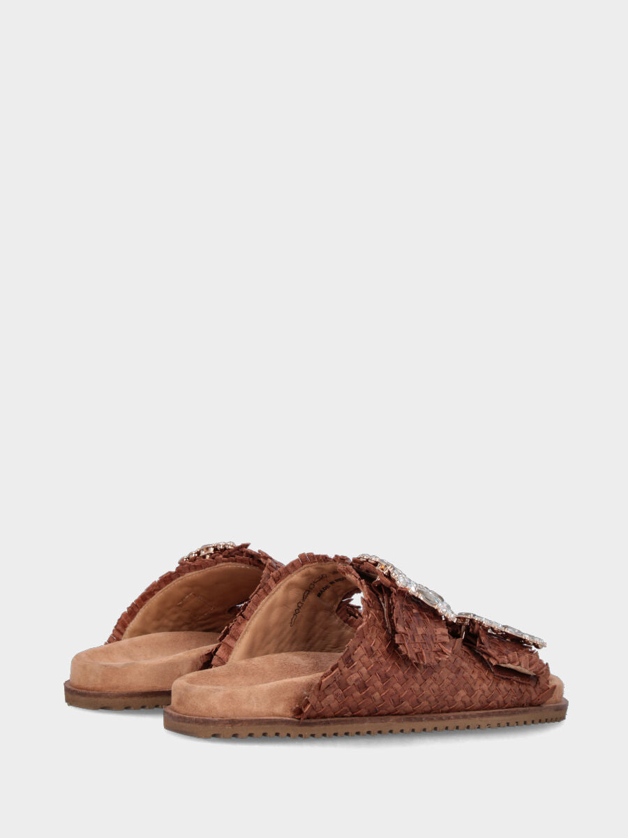 Sandalo monoblocco in vitello rosso con fascia ripiegata