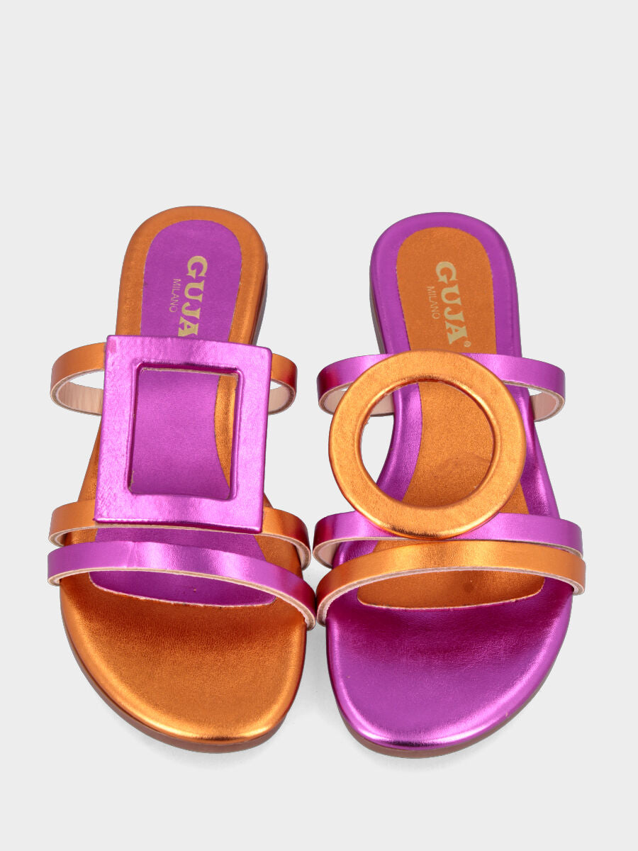 Ciabattine in laminato arancio e fucsia con cinturini geometrici