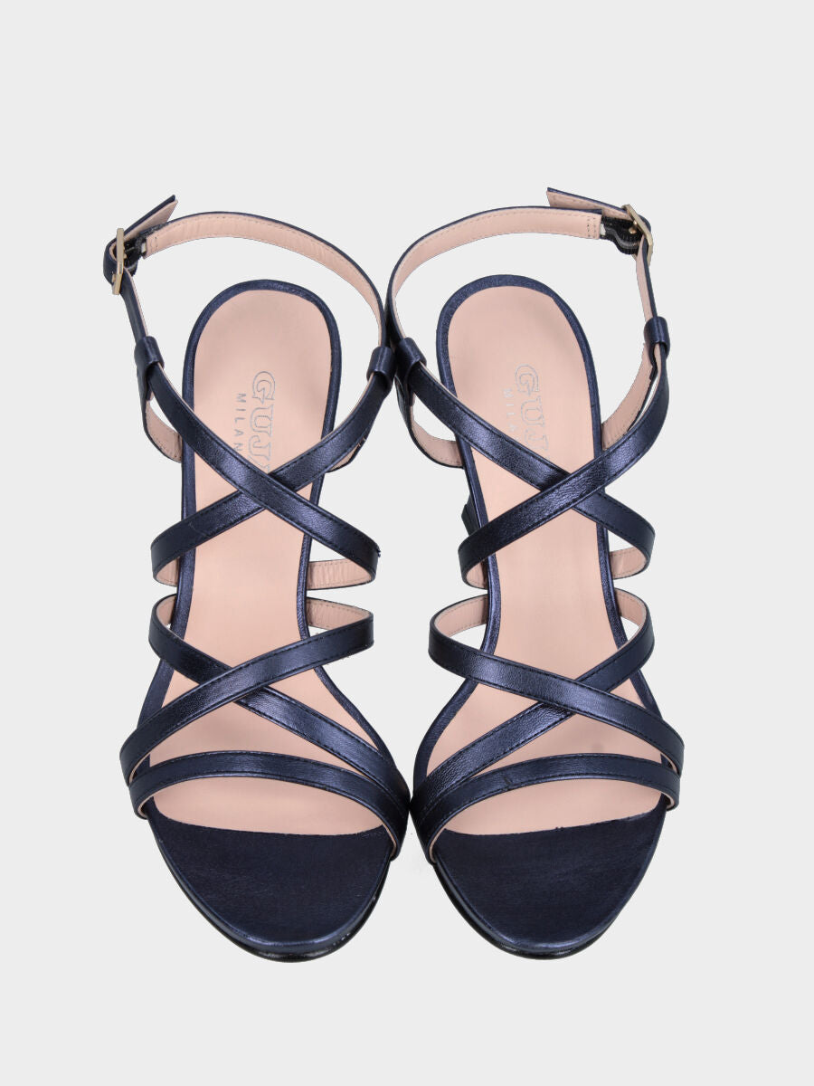 Sandalo in laminato blu con plateau, listini incrociati e tacco a calice