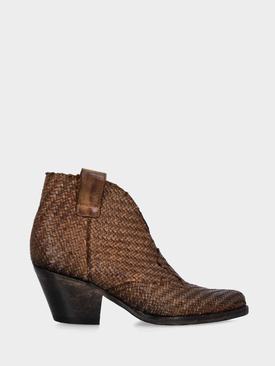 Camperos a tronchetto in vitello testa di moro con tomaia intrecciata