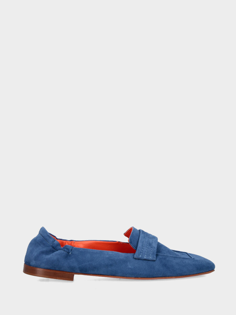 Mocassino in camoscio color jeans con mascherina e cuciture a contrasto