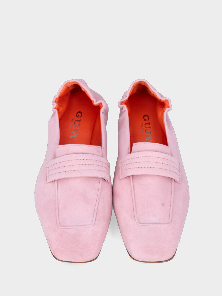 Mocassino in camoscio rosa con mascherina e cuciture a contrasto