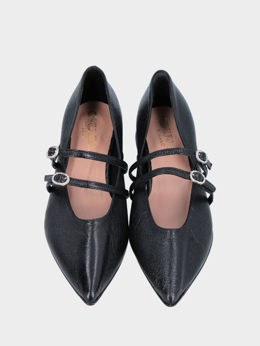 Décolleté in naplak nero con cinturini a cristalli e tacco basso