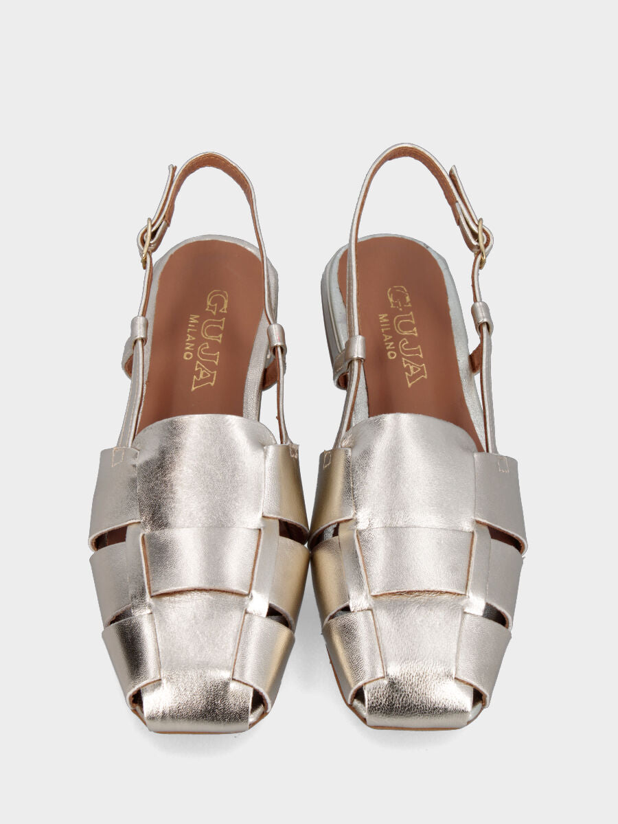 Sandalo slingback in laminato platino con fasce intrecciate