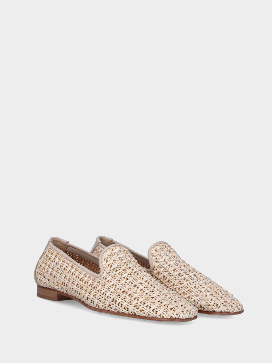 Pantofolina in rafia beige con punta tonda e fondo cuoio