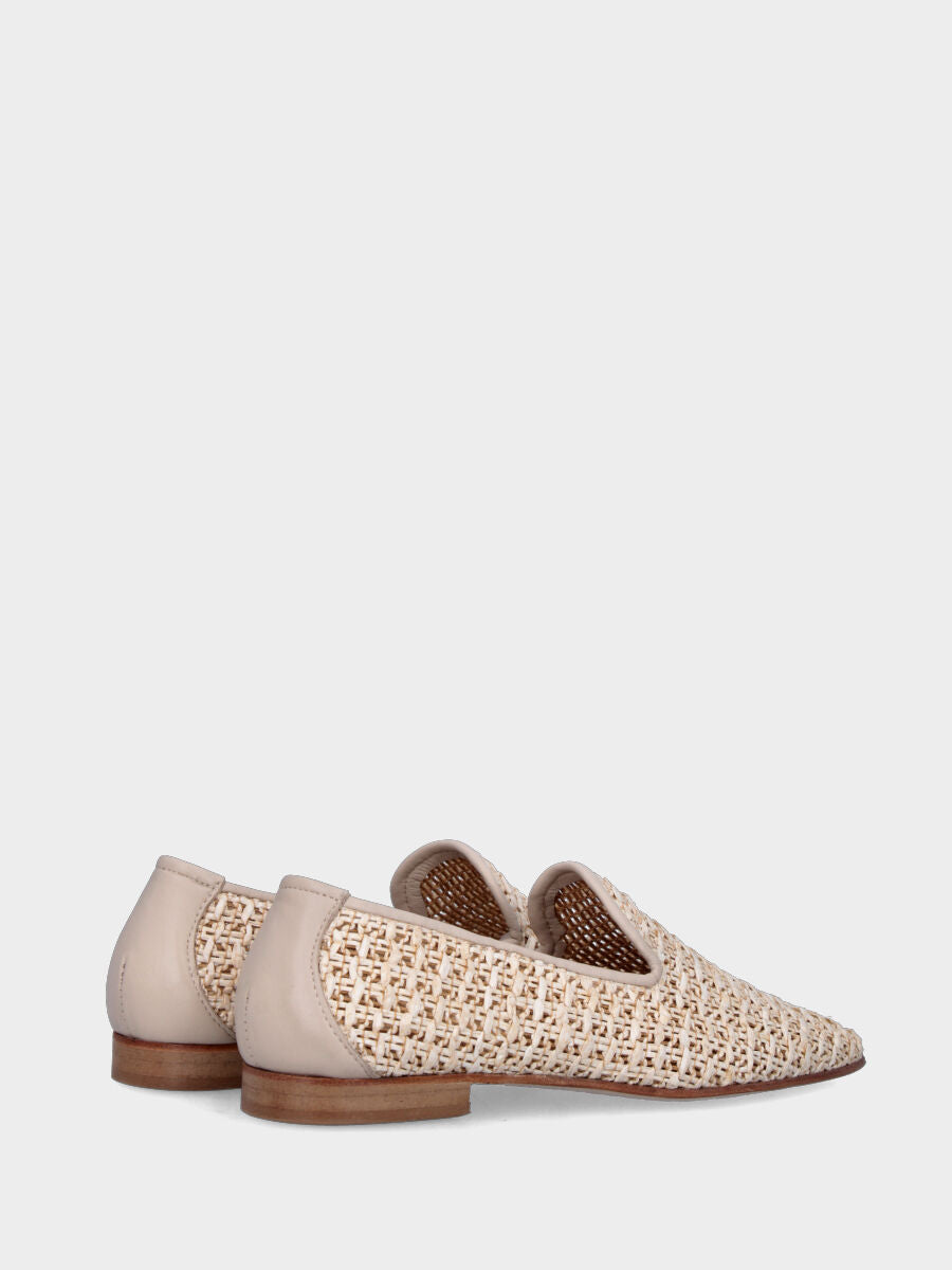 Pantofolina in rafia beige con punta tonda e fondo cuoio