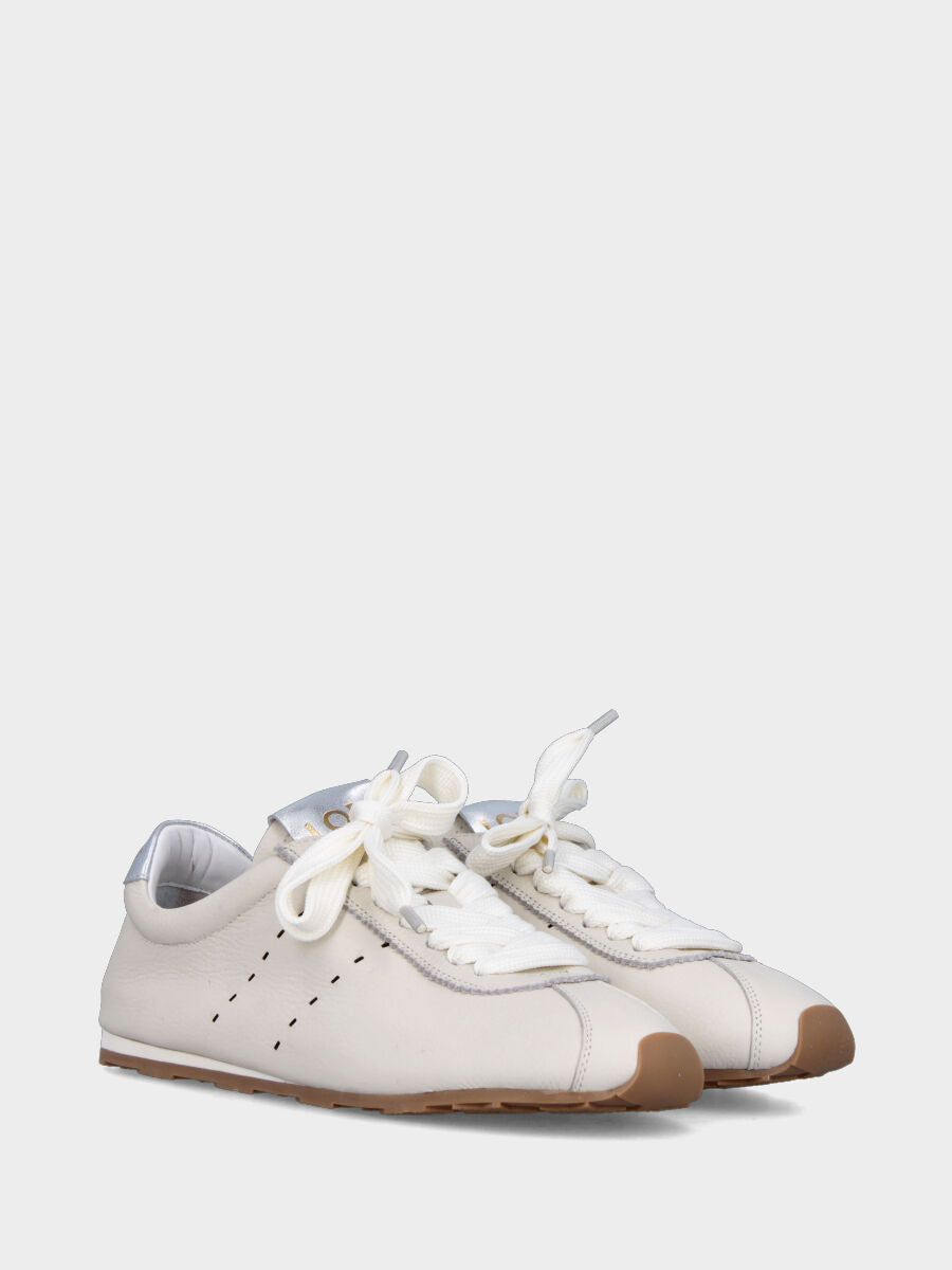 Sneaker in vitello bianco con toppone laminato e zeppa