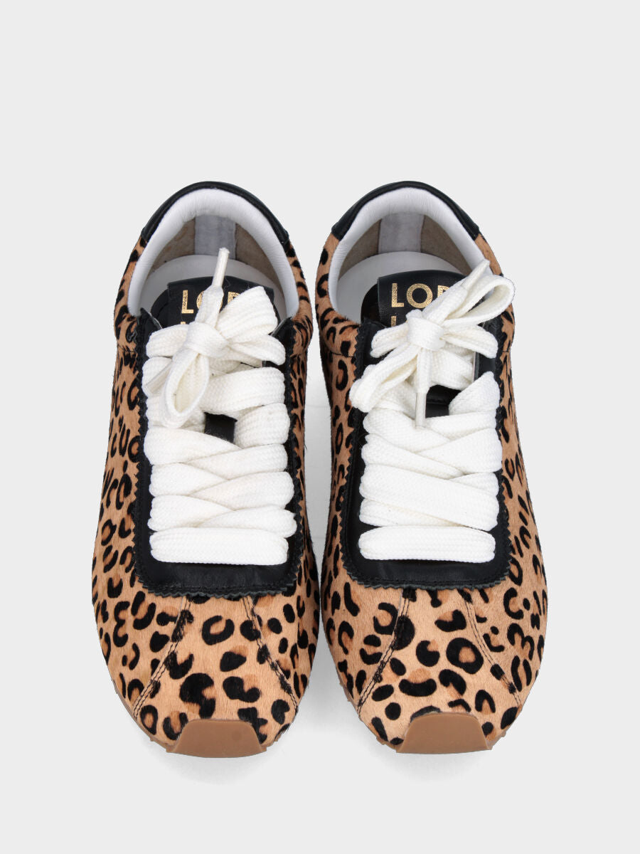 Sneaker in pony leopardato con zeppa interna da 10 mm