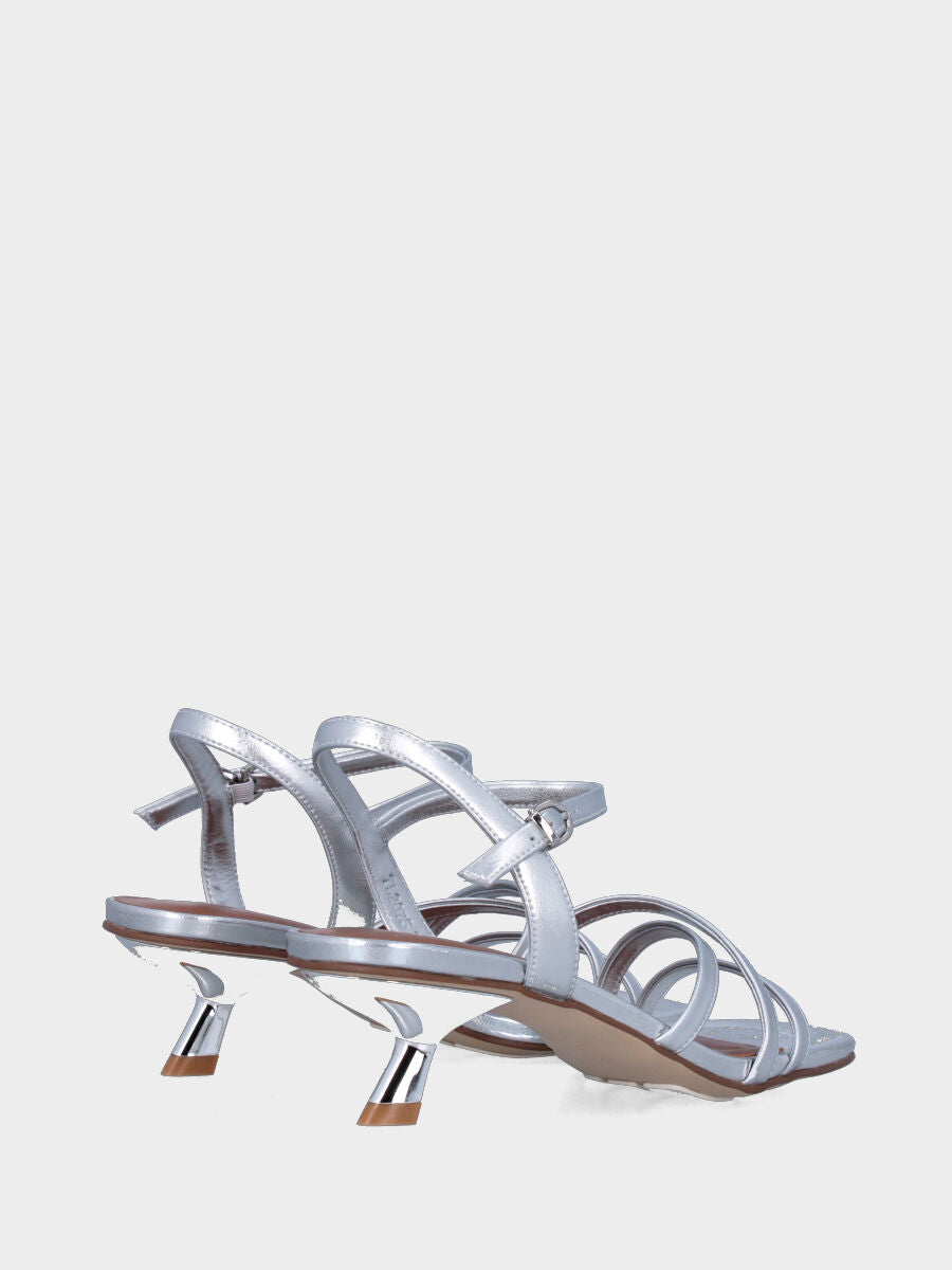 Sandalo in laminato argento con listini incrociati e tacco a calice