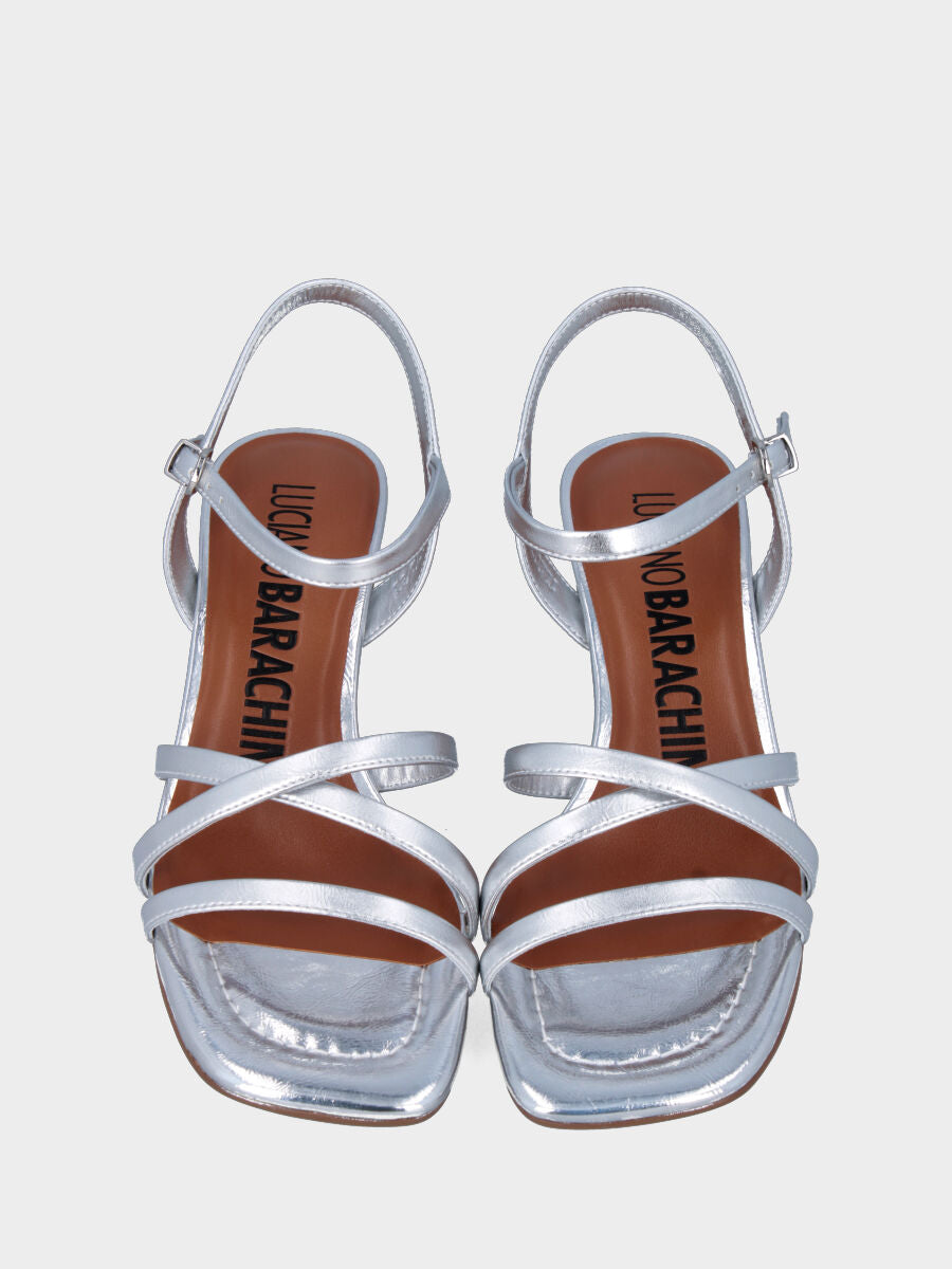 Sandalo in laminato argento con listini incrociati e tacco a calice
