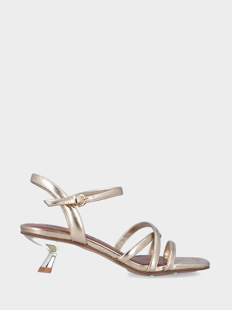 Sandalo in laminato platino con listini incrociati e tacco a calice
