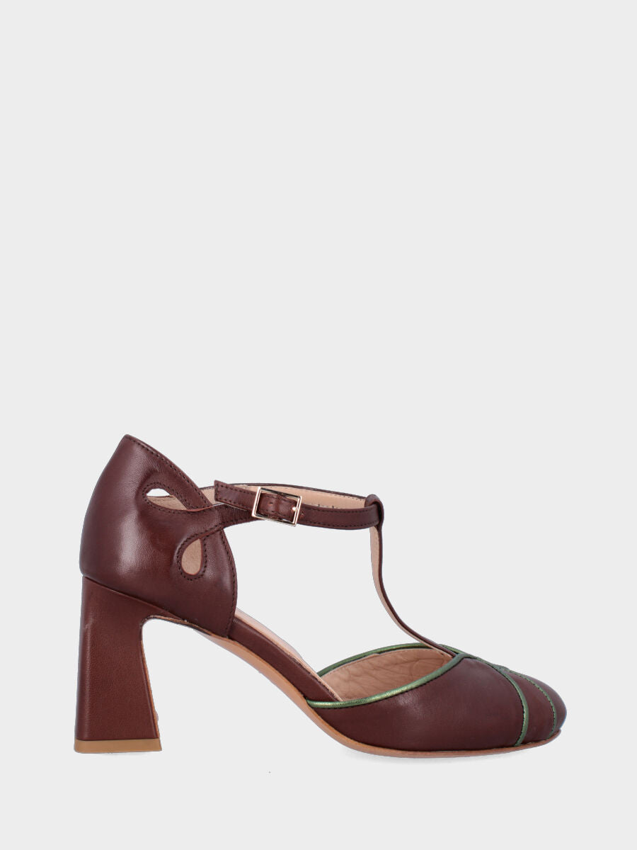 Décolleté T-bar in nappa marrone con profili a spicchi e tacco largo