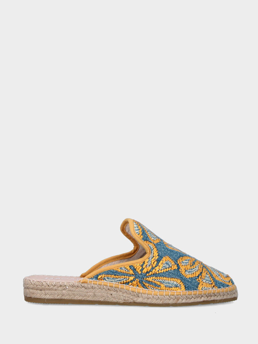 Sabot in tessuto jeans con ricami dorati e zeppa in corda