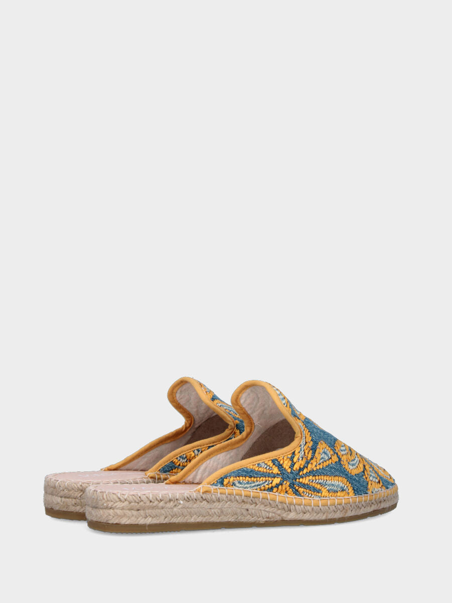 Sabot in tessuto jeans con ricami dorati e zeppa in corda