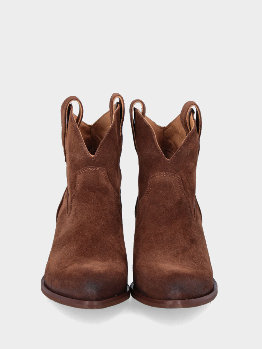 Stivaletto camperos in velour marrone con punta sfilata
