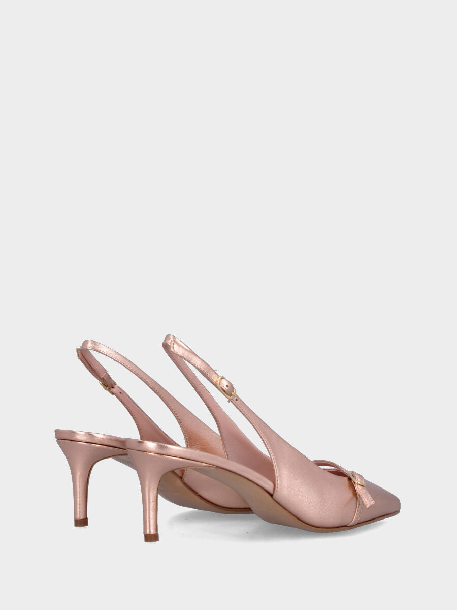 Slingback in laminato oro con tacco a calice e scollo tondo