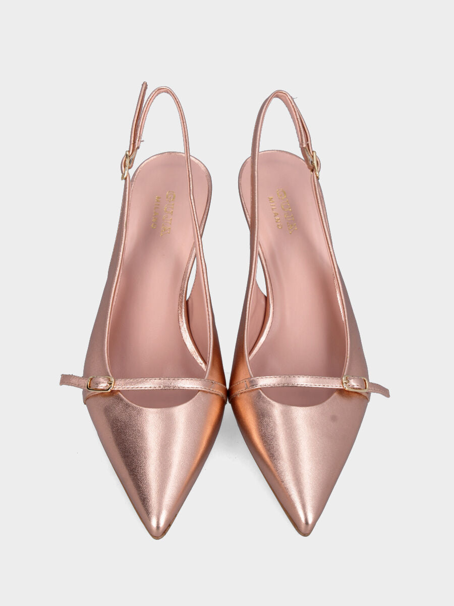 Slingback in laminato oro con tacco a calice e scollo tondo