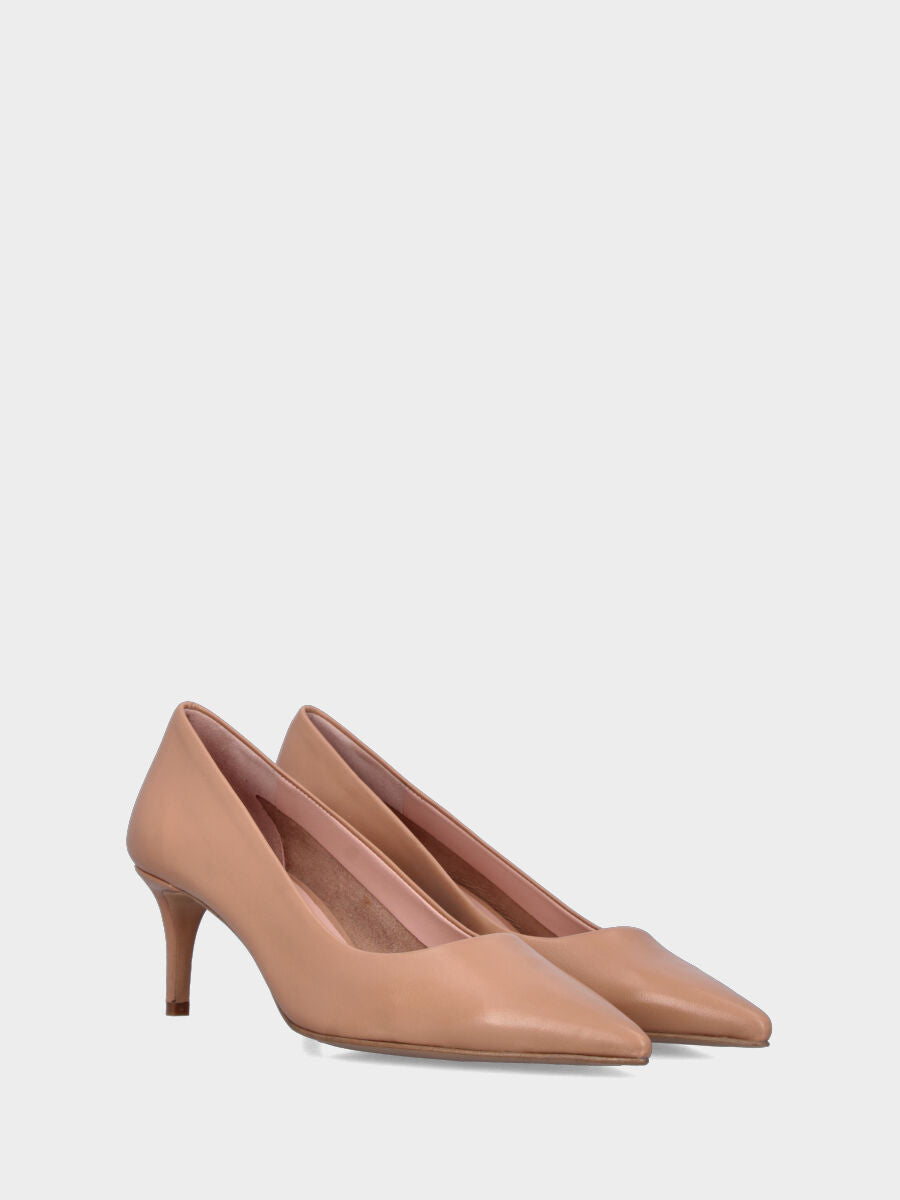Décolleté in nappa beige con scollo tondo e tacco a calice