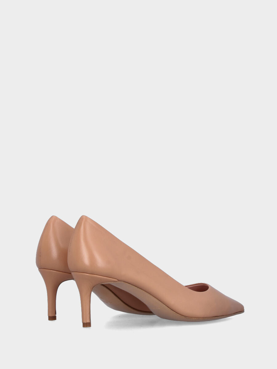 Décolleté in nappa beige con scollo tondo e tacco a calice
