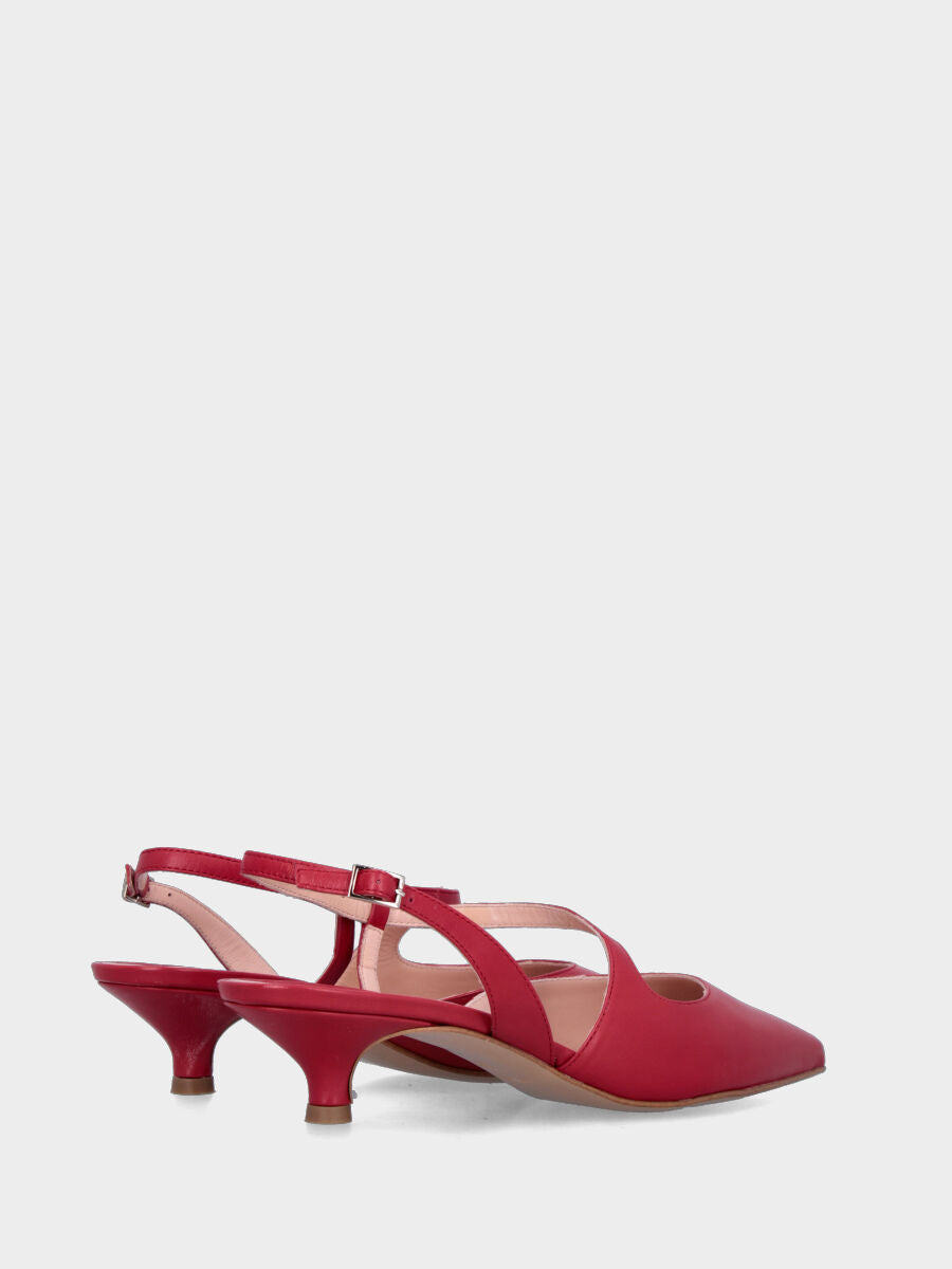 Slingback in nappa rossa con cinturino asimmetrico e tacco a calice