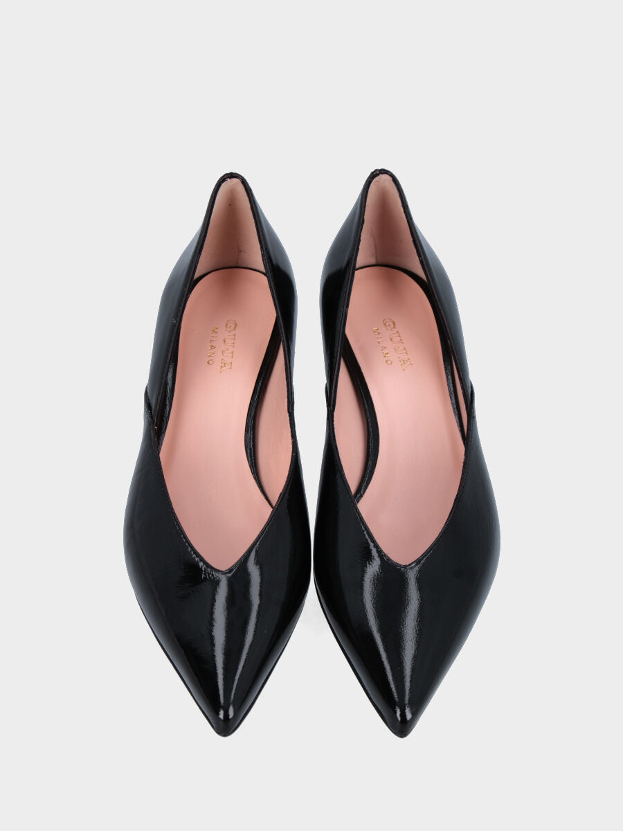 Décolleté in verlux nero con tacco a calice e scollo a V