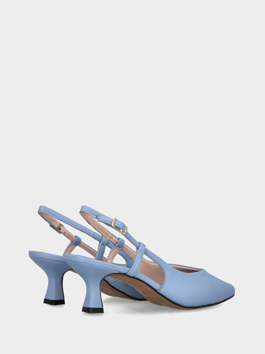 Slingback in nappa celeste con scollo a V e tacco a calice